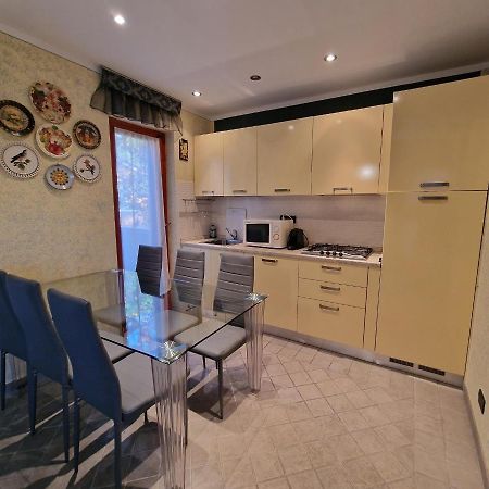 Appartement Casa Vittoria Sirmione Punta Gro Con Piscina Extérieur photo