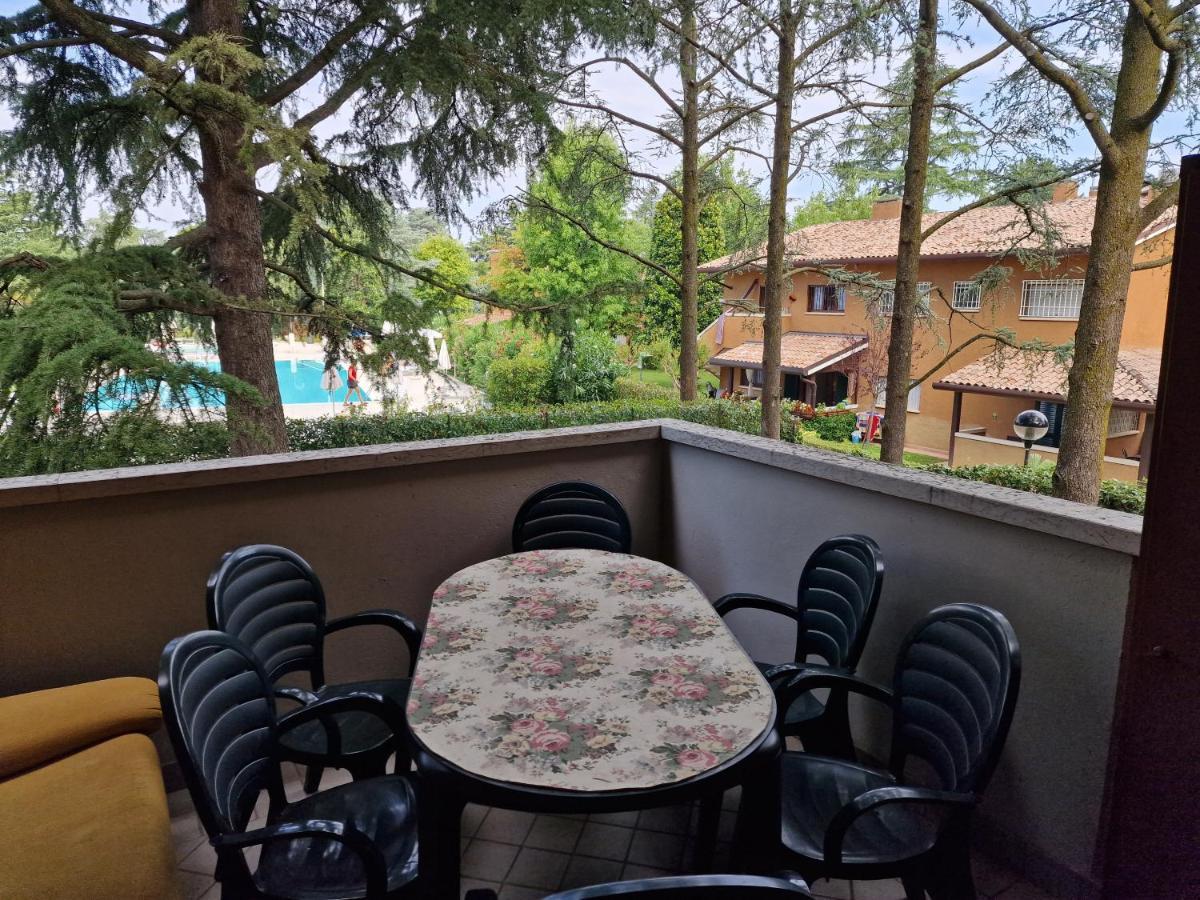 Appartement Casa Vittoria Sirmione Punta Gro Con Piscina Extérieur photo
