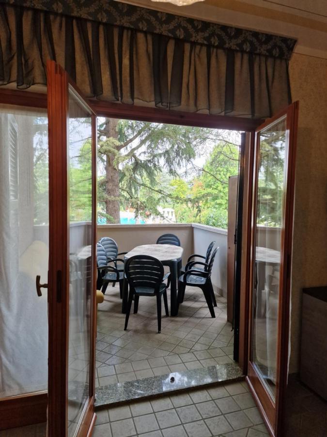 Appartement Casa Vittoria Sirmione Punta Gro Con Piscina Extérieur photo