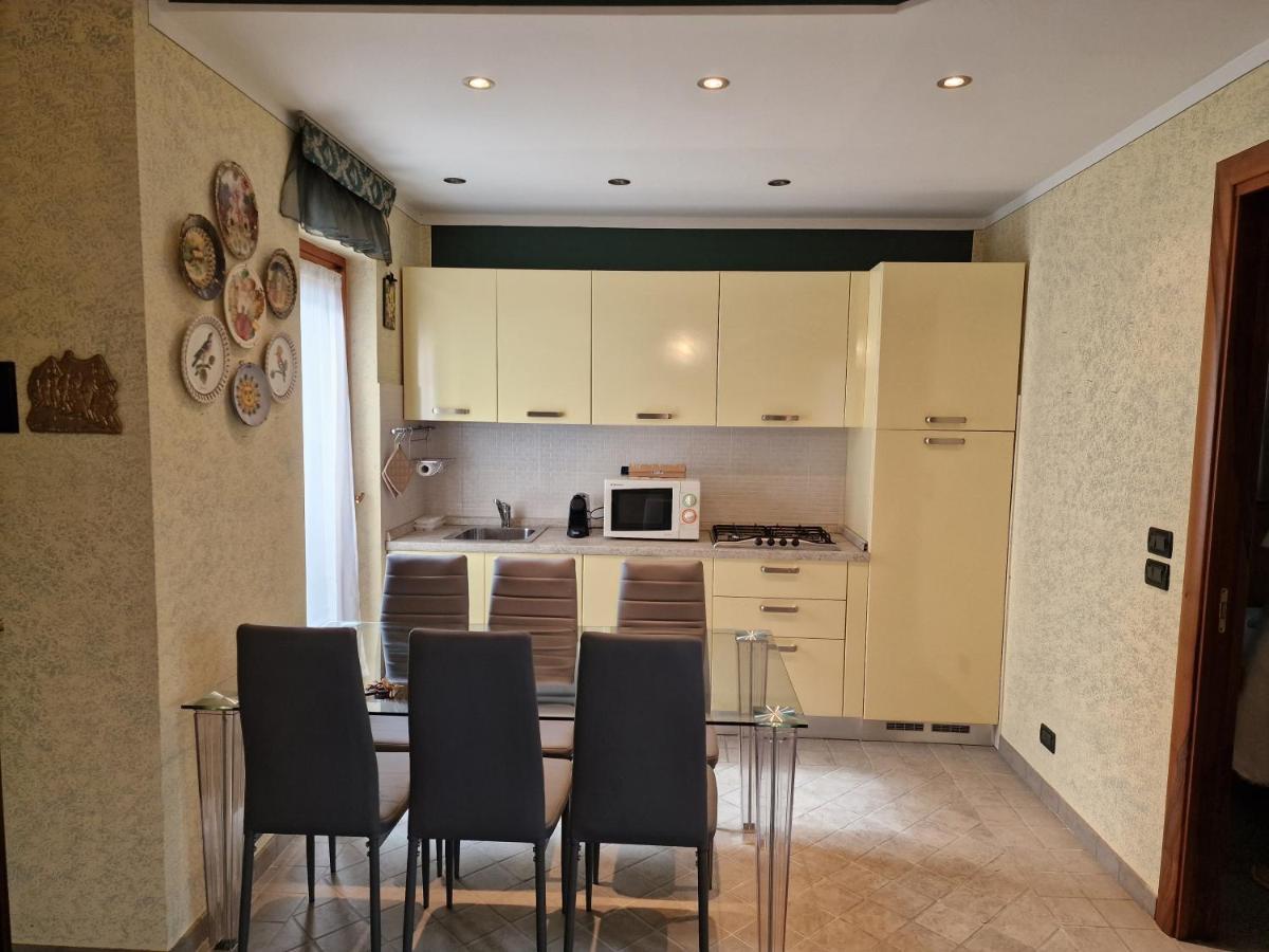 Appartement Casa Vittoria Sirmione Punta Gro Con Piscina Extérieur photo