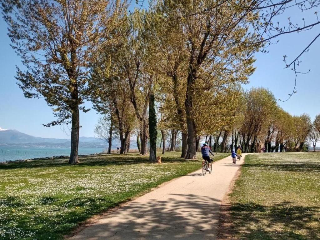 Appartement Casa Vittoria Sirmione Punta Gro Con Piscina Extérieur photo