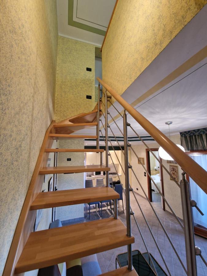 Appartement Casa Vittoria Sirmione Punta Gro Con Piscina Extérieur photo