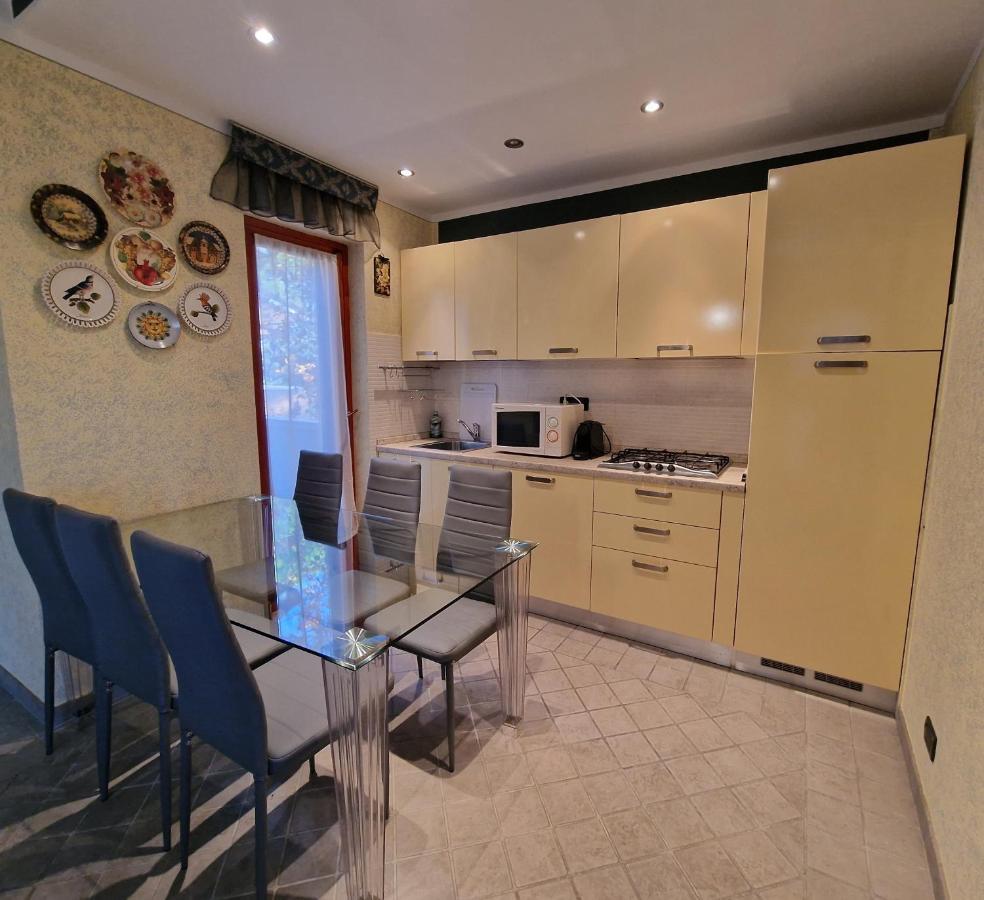 Appartement Casa Vittoria Sirmione Punta Gro Con Piscina Extérieur photo