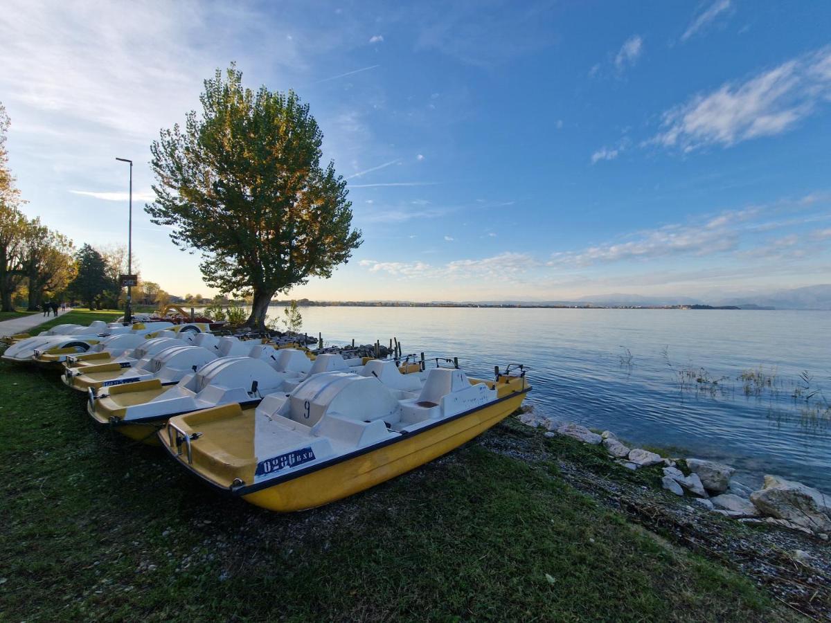 Appartement Casa Vittoria Sirmione Punta Gro Con Piscina Extérieur photo