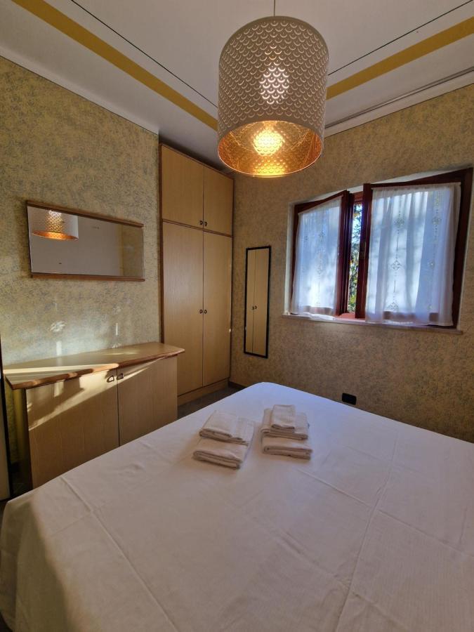 Appartement Casa Vittoria Sirmione Punta Gro Con Piscina Extérieur photo