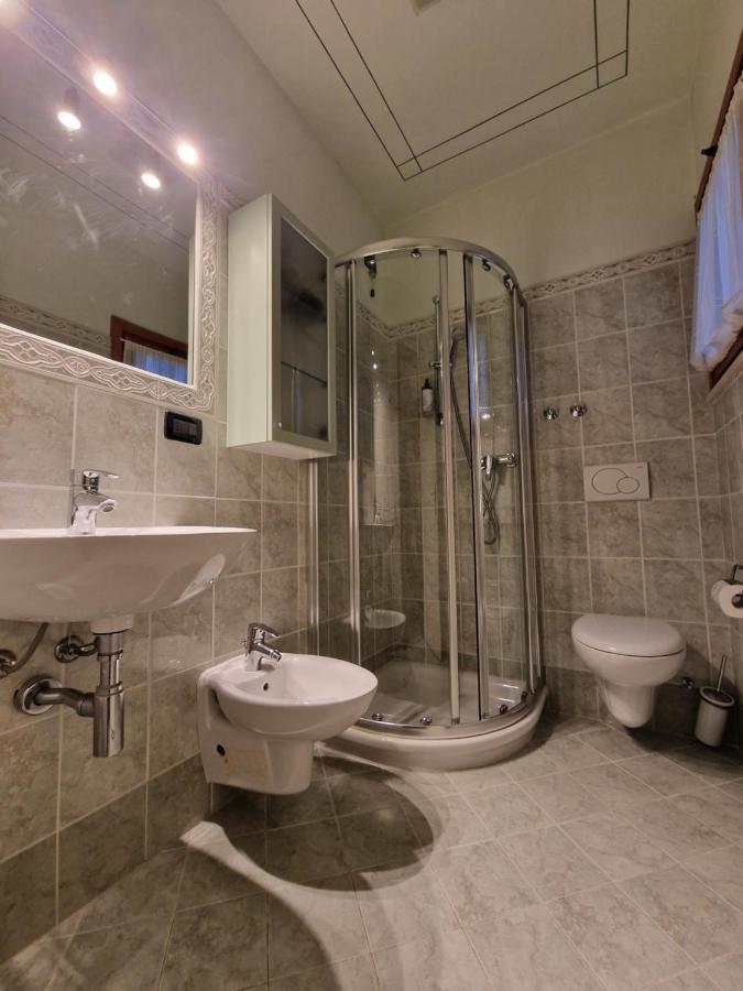 Appartement Casa Vittoria Sirmione Punta Gro Con Piscina Extérieur photo