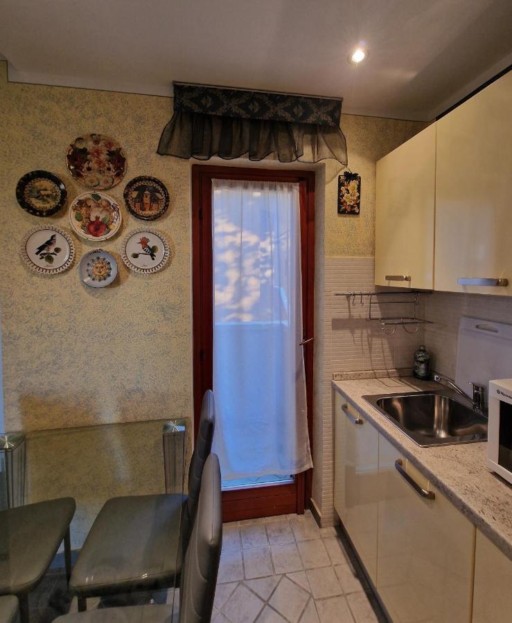 Appartement Casa Vittoria Sirmione Punta Gro Con Piscina Extérieur photo